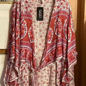 NWT Floral Kimono with flowing arms and tie front 🌸